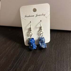 Vintage Hand Carved Lapis Lazuli Cat Earings